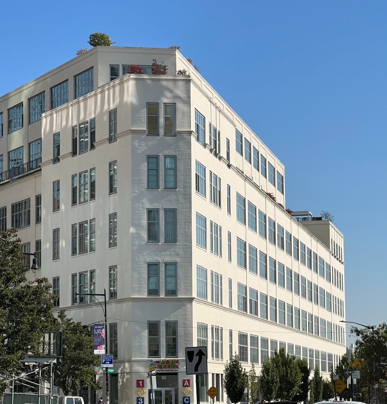 27-28 Thomson Avenue 242