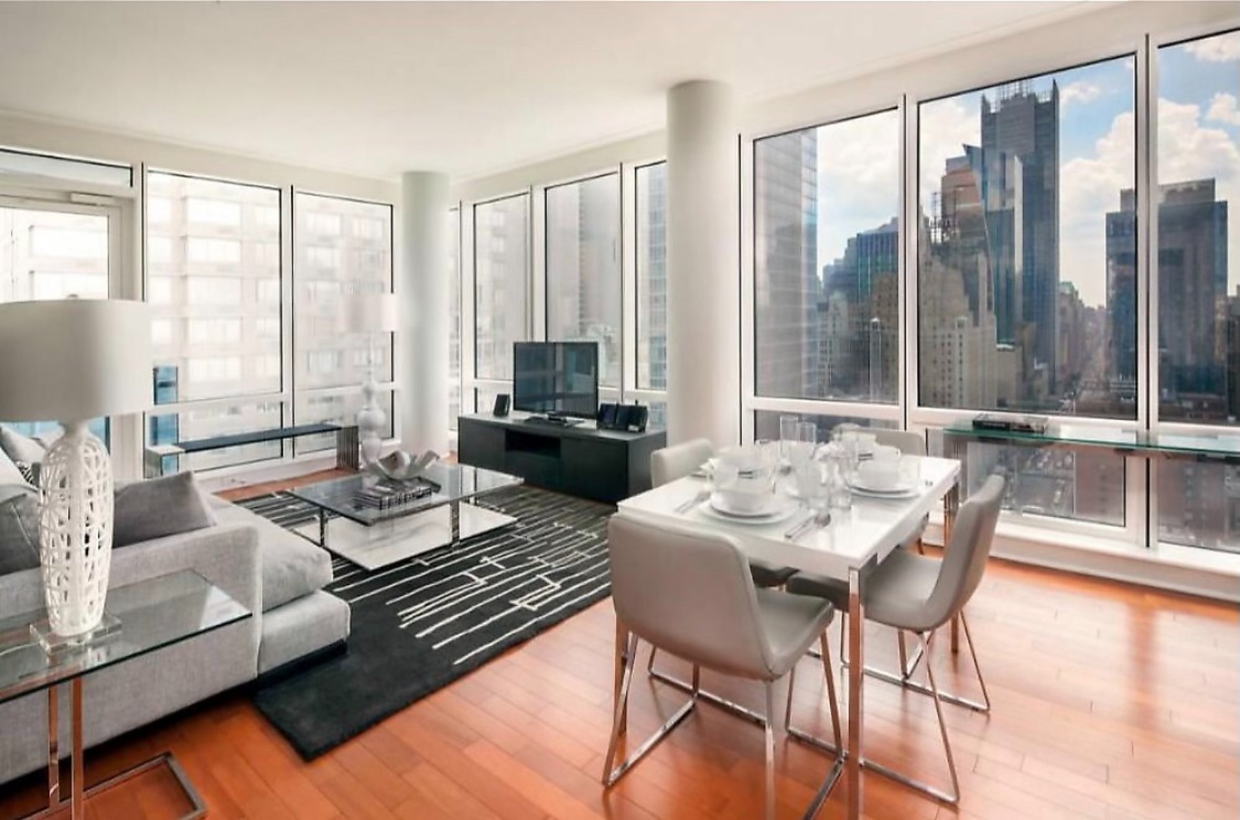 306 W 48th Street 16c