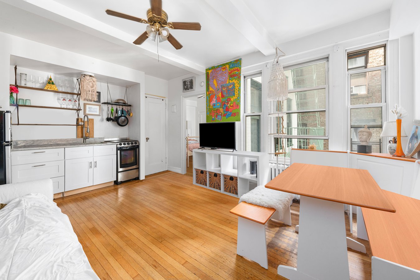 325 W 45th Street 500