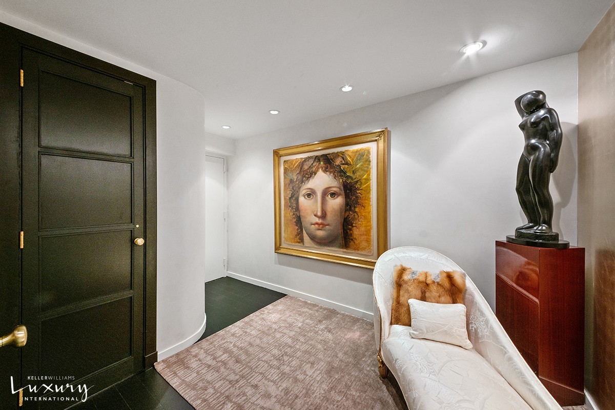 721 5th Avenue 39G