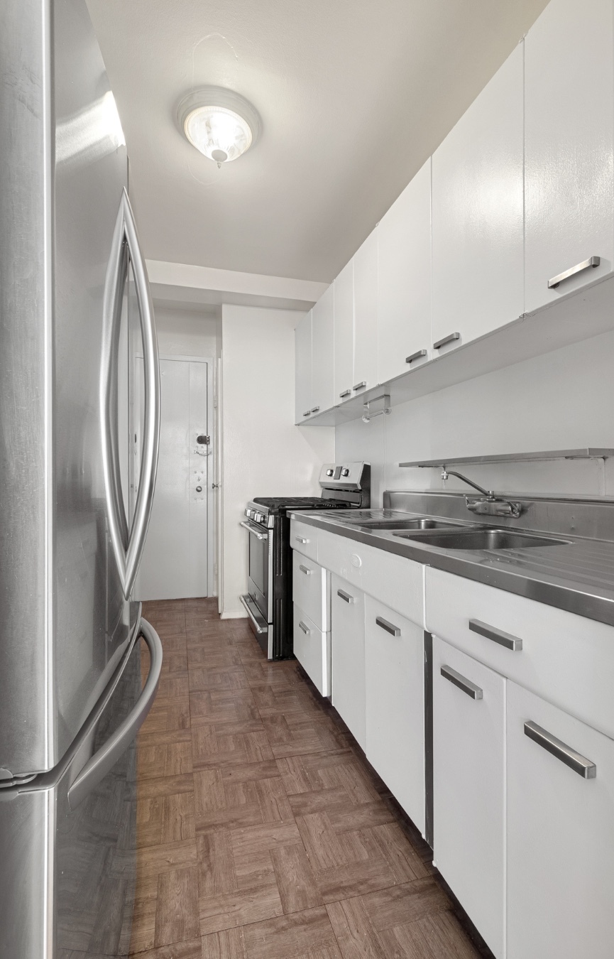 1 Fordham Hill Oval 16G