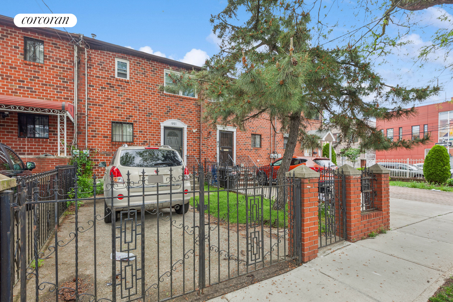 991 BLAKE Avenue