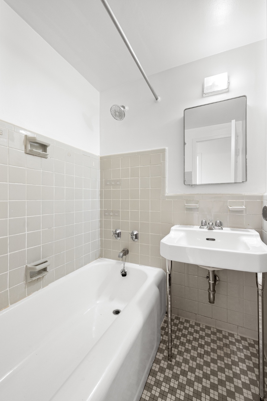 3 Fordham Hill Oval 8F