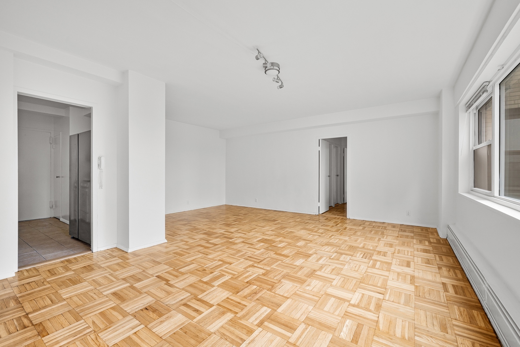 3 Fordham Hill Oval 8F