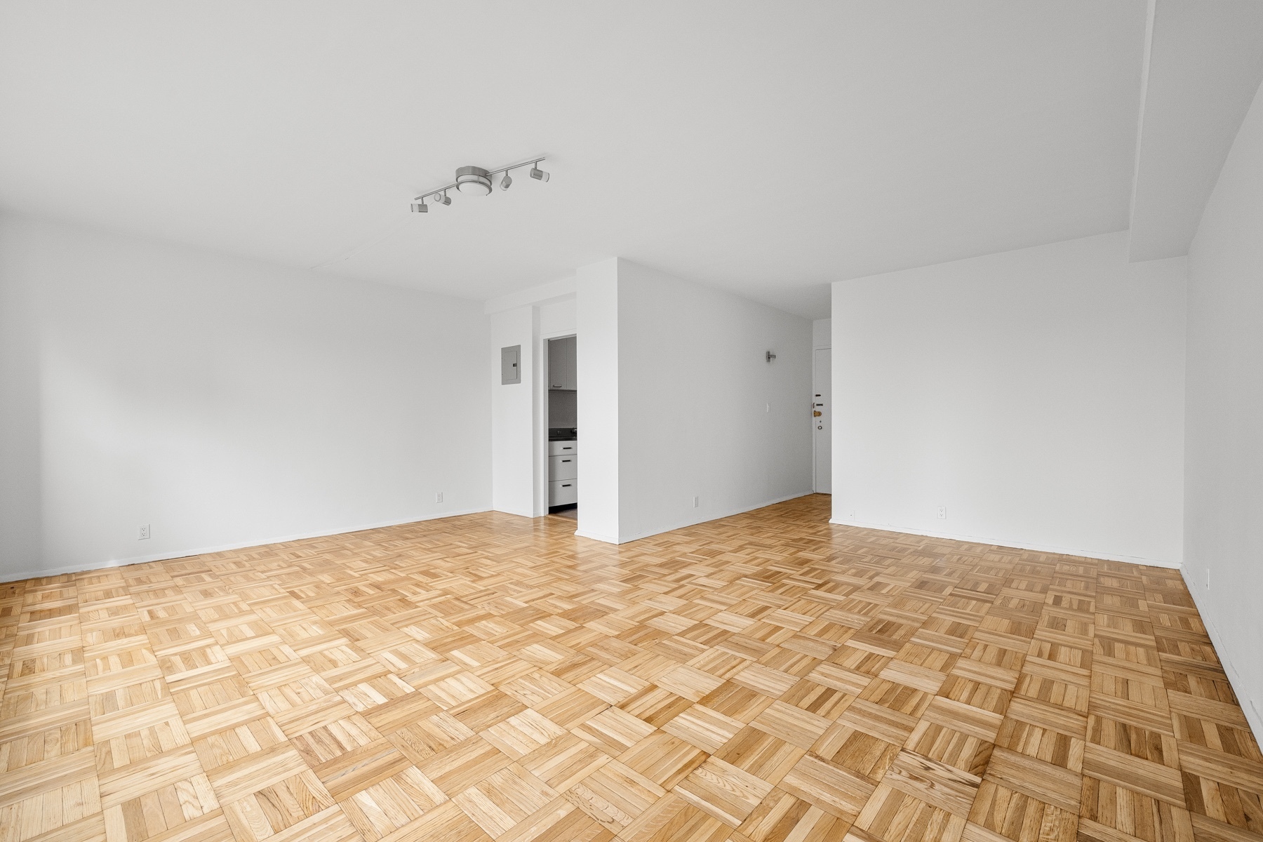 3 Fordham Hill Oval 8F