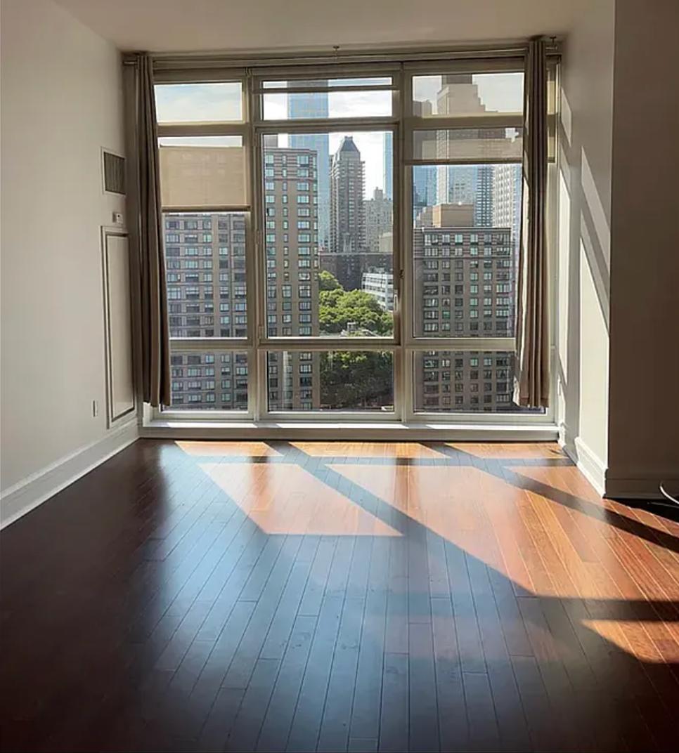 60 Riverside Boulevard 1610