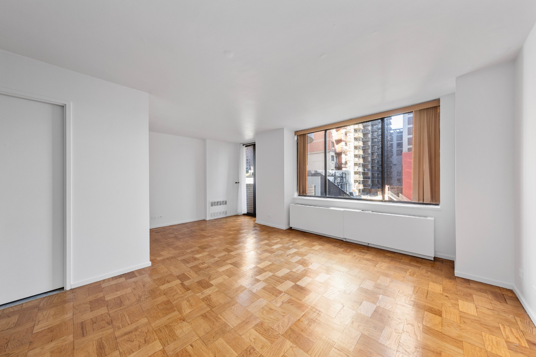 311 E 38th Street 4D