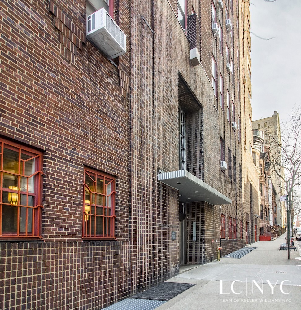 310 Riverside Drive 910