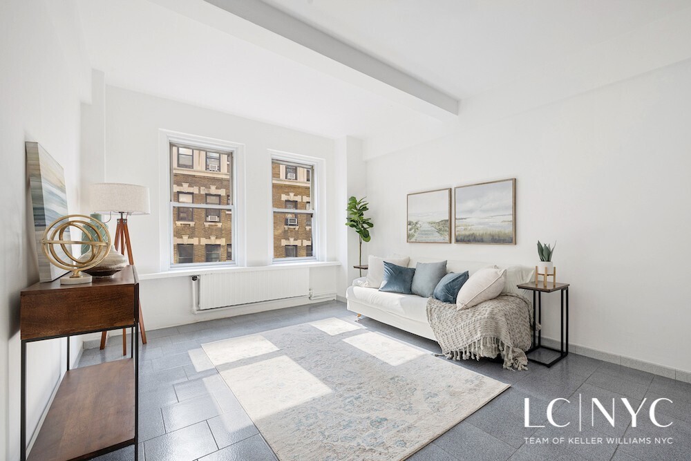 310 Riverside Drive 910