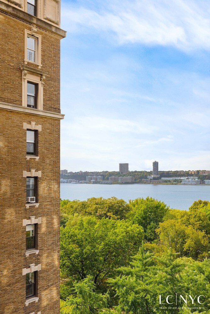310 Riverside Drive 910