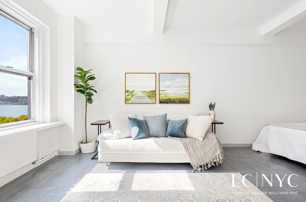310 Riverside Drive 910