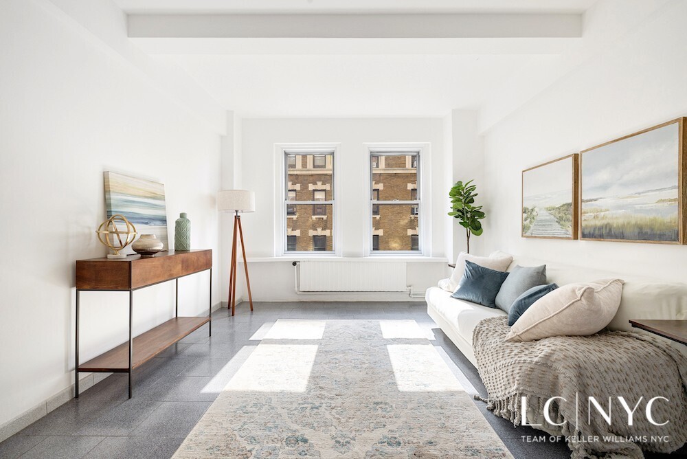 310 Riverside Drive 910