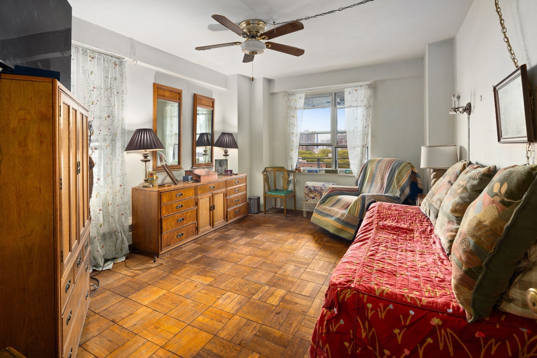 570 Grand Street H1206