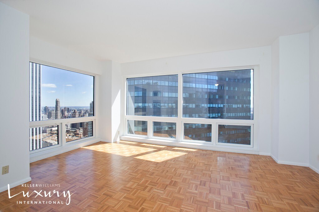 721 5th Avenue 52D