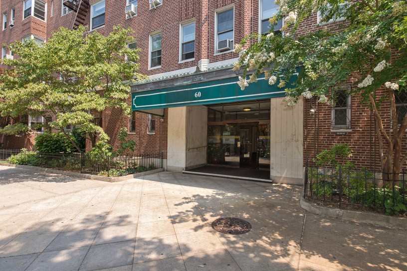 60 Plaza Street E 4E