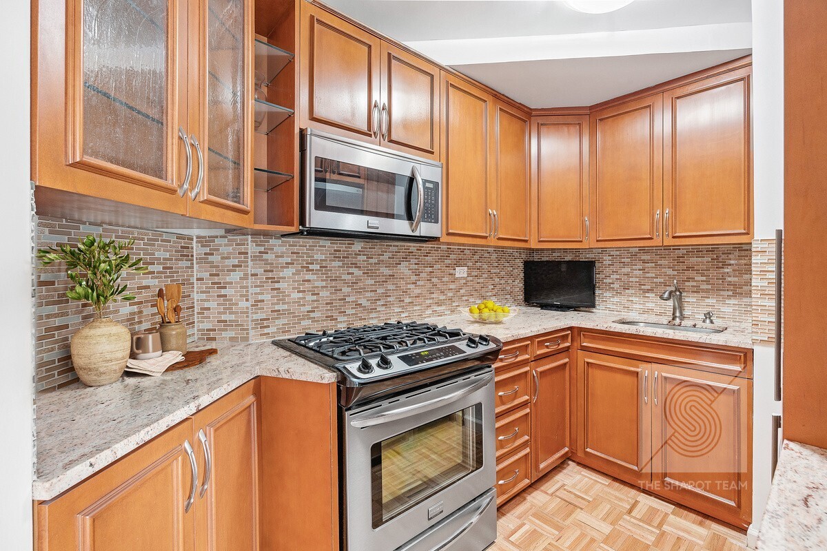 330 E 38th Street 45M