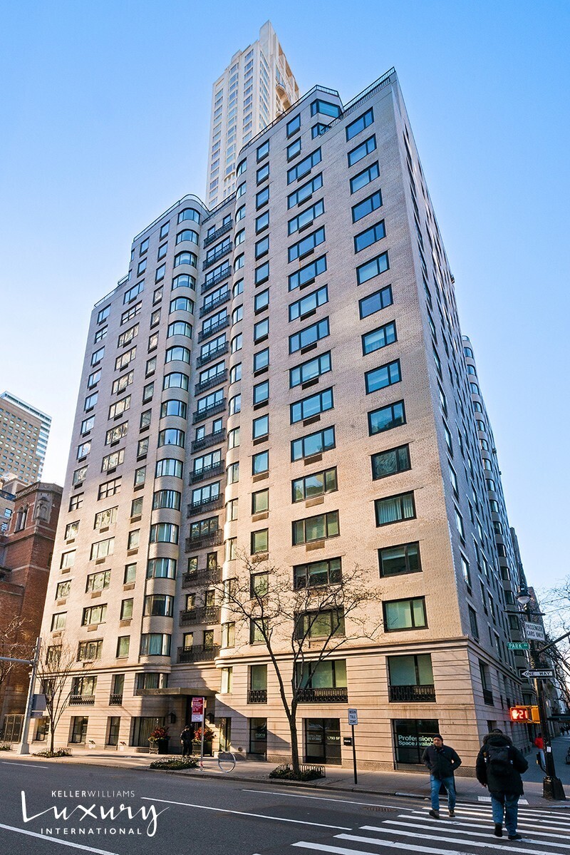 530 Park Avenue 4C