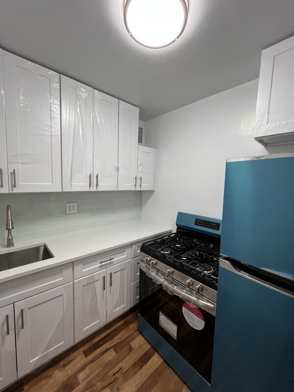 136-04 Cherry Avenue 2i