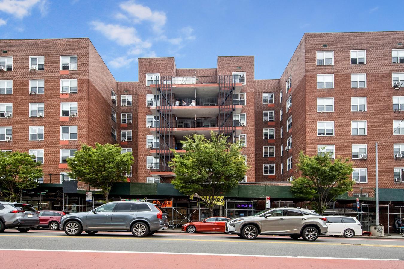 136-04 Cherry Avenue 2i