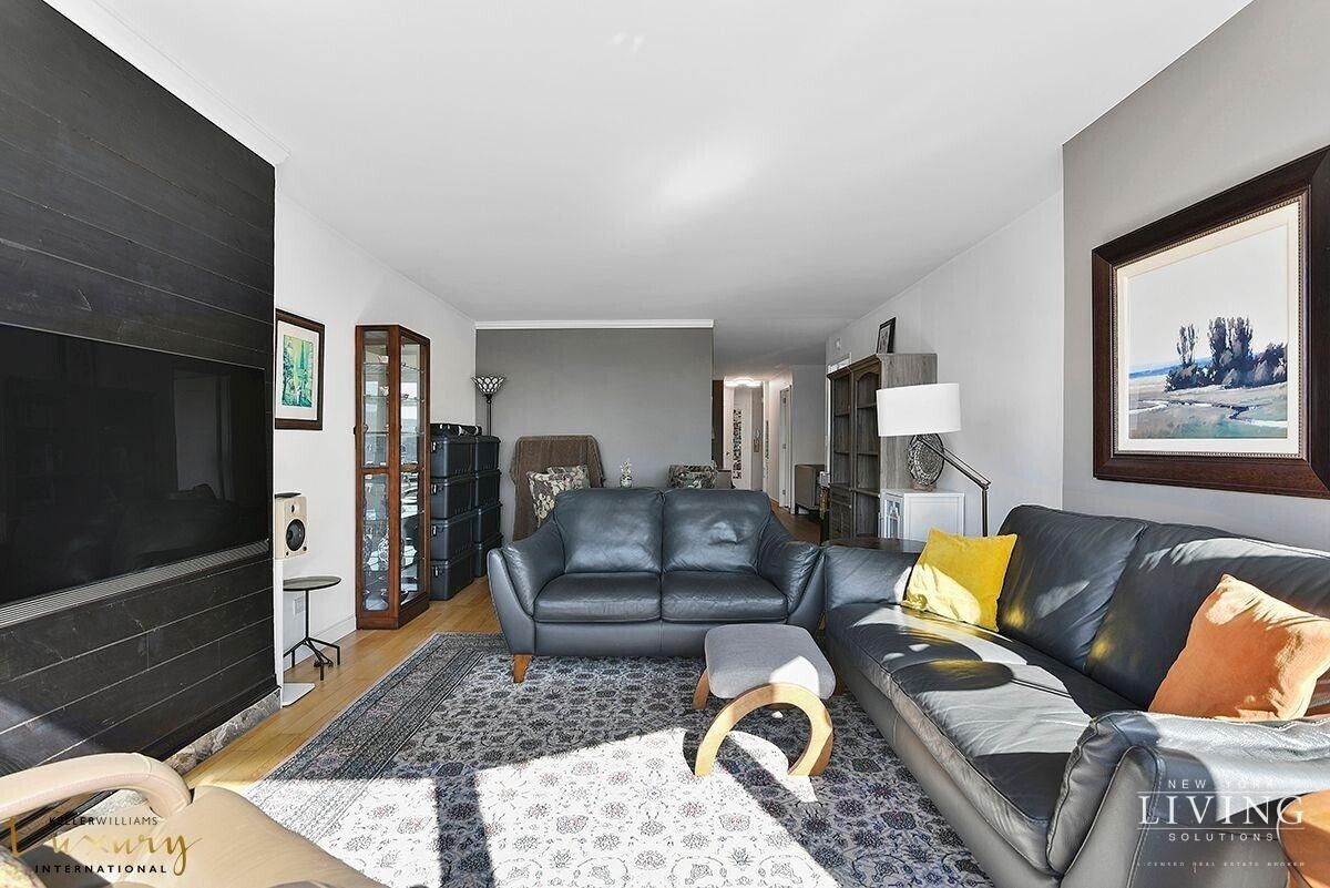 330 E 38th Street 24A