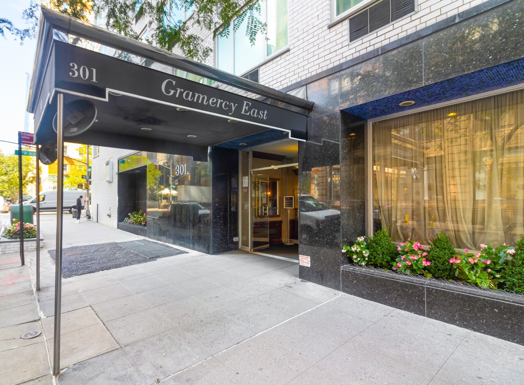 301 E 22nd Street 2R