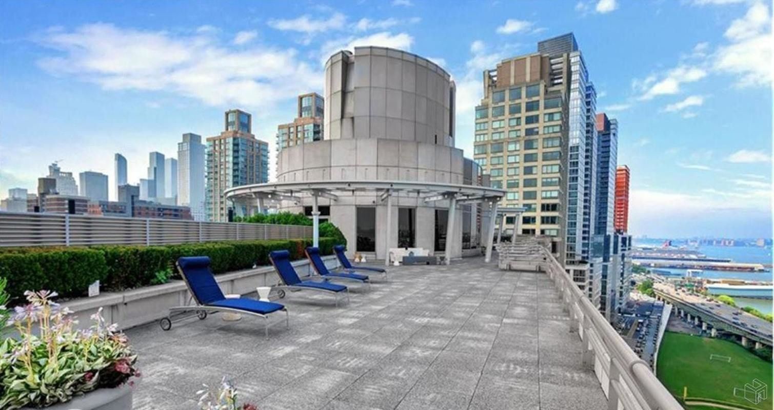 120 Riverside Boulevard 7h