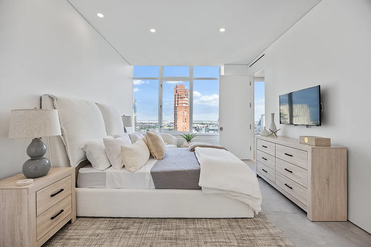 422 E 72nd Street 37AD