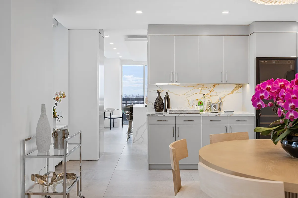 422 E 72nd Street 37AD