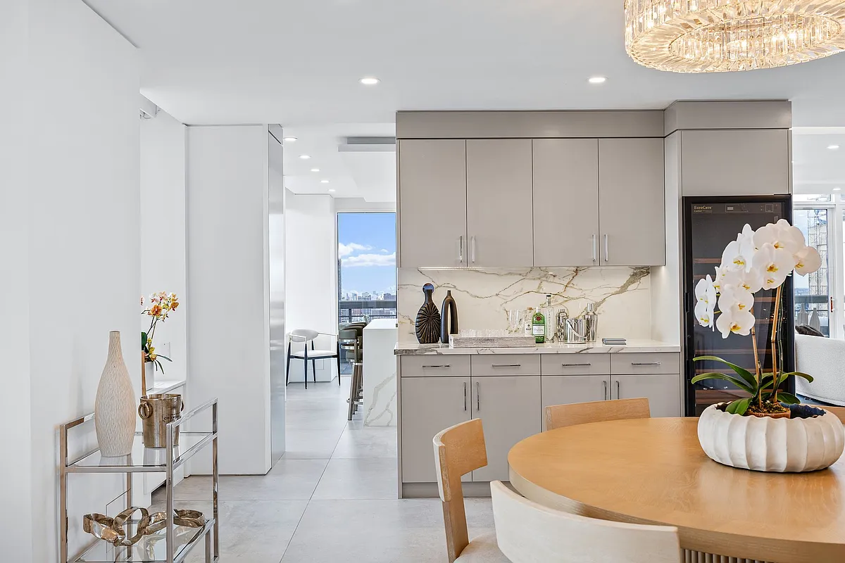 422 E 72nd Street 37AD