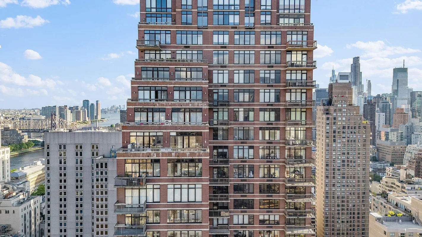 422 E 72nd Street 37AD