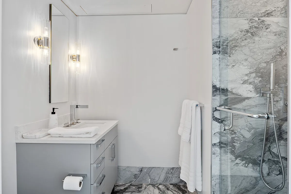 422 E 72nd Street 37AD