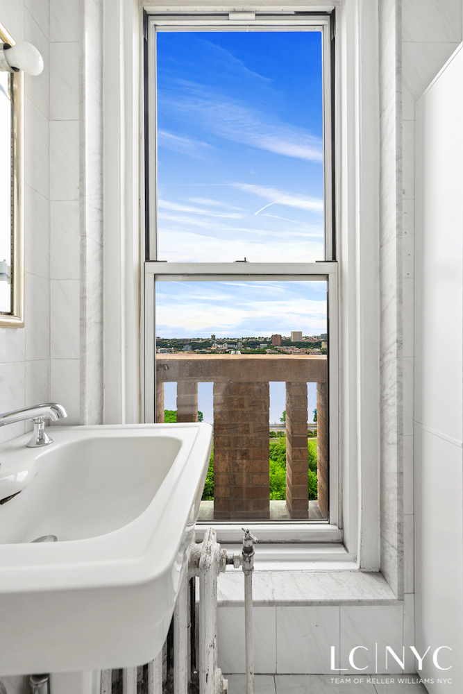 310 Riverside Drive 1804