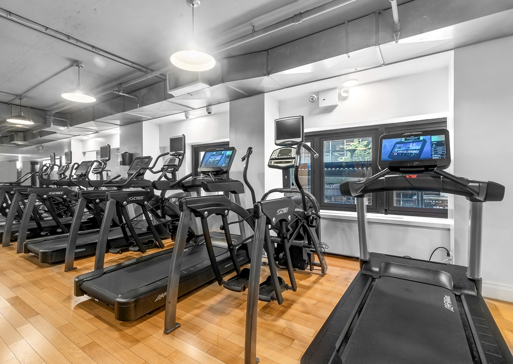 212 E 47th Street 32B