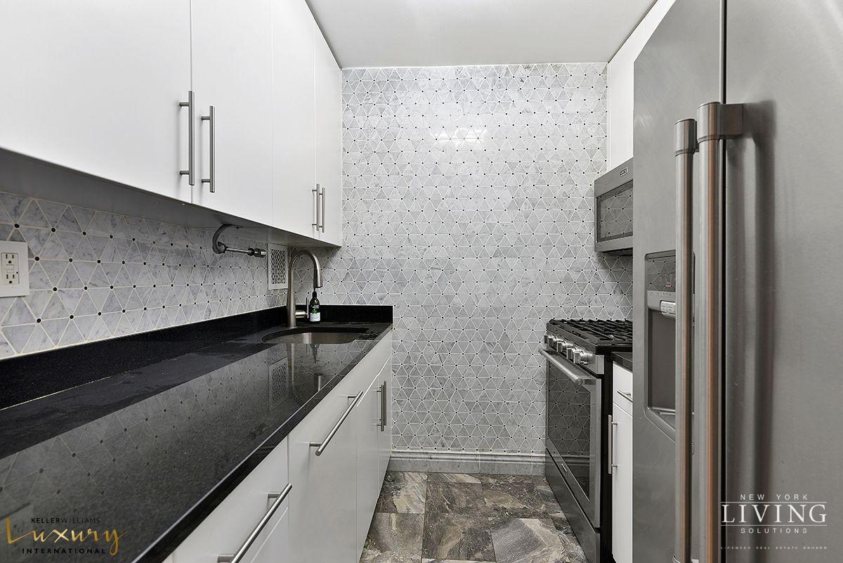 330 E 38th Street 24a