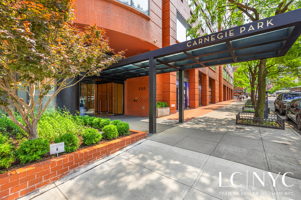 200 E 94th Street 1011