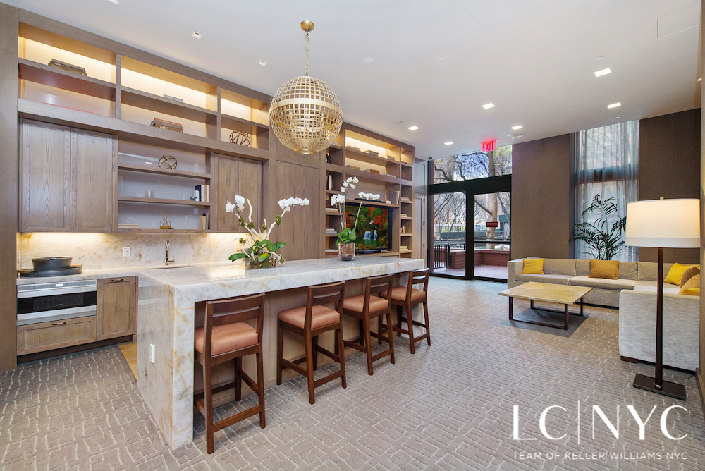 200 E 94th Street 1011