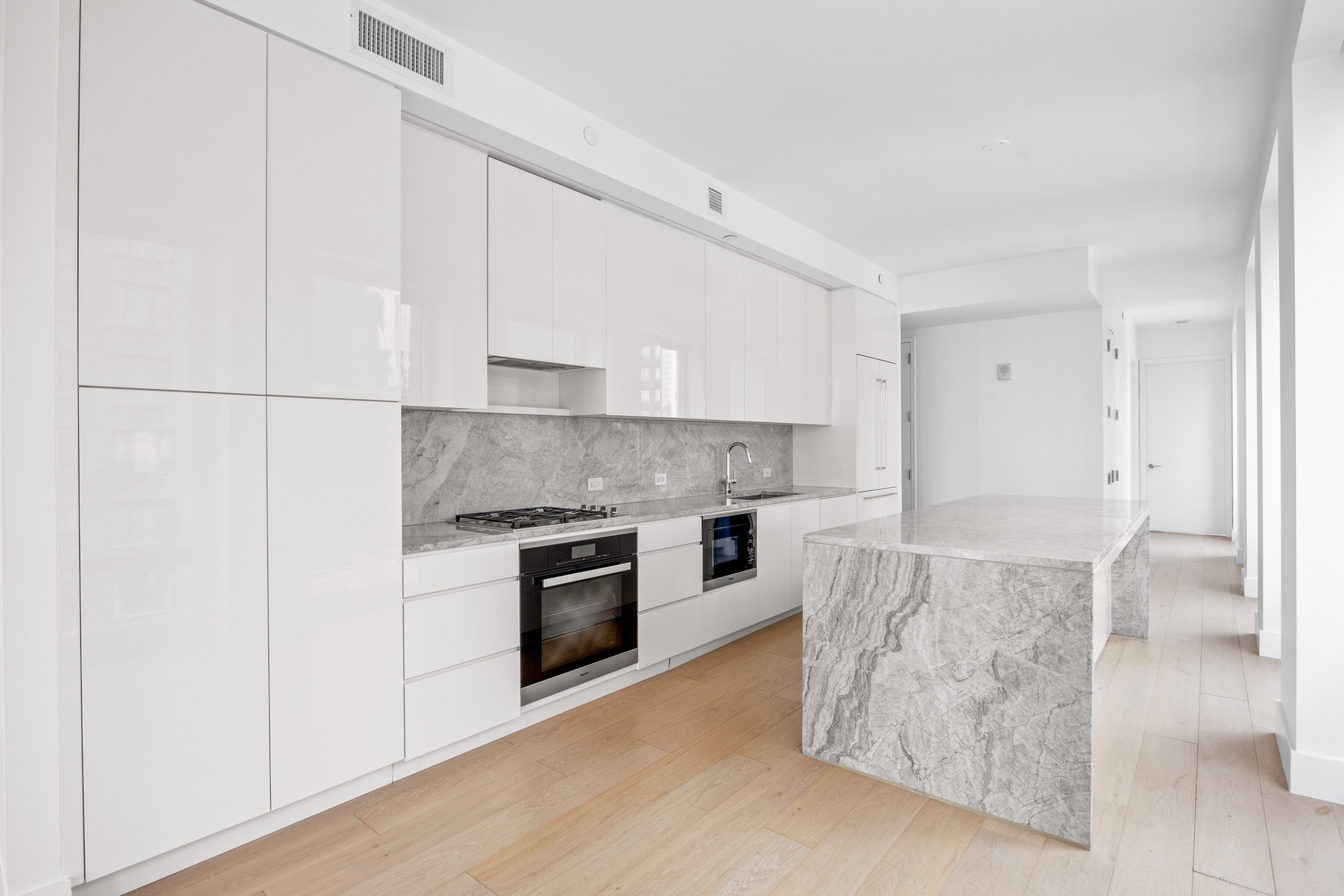15 W 61st Street 20D