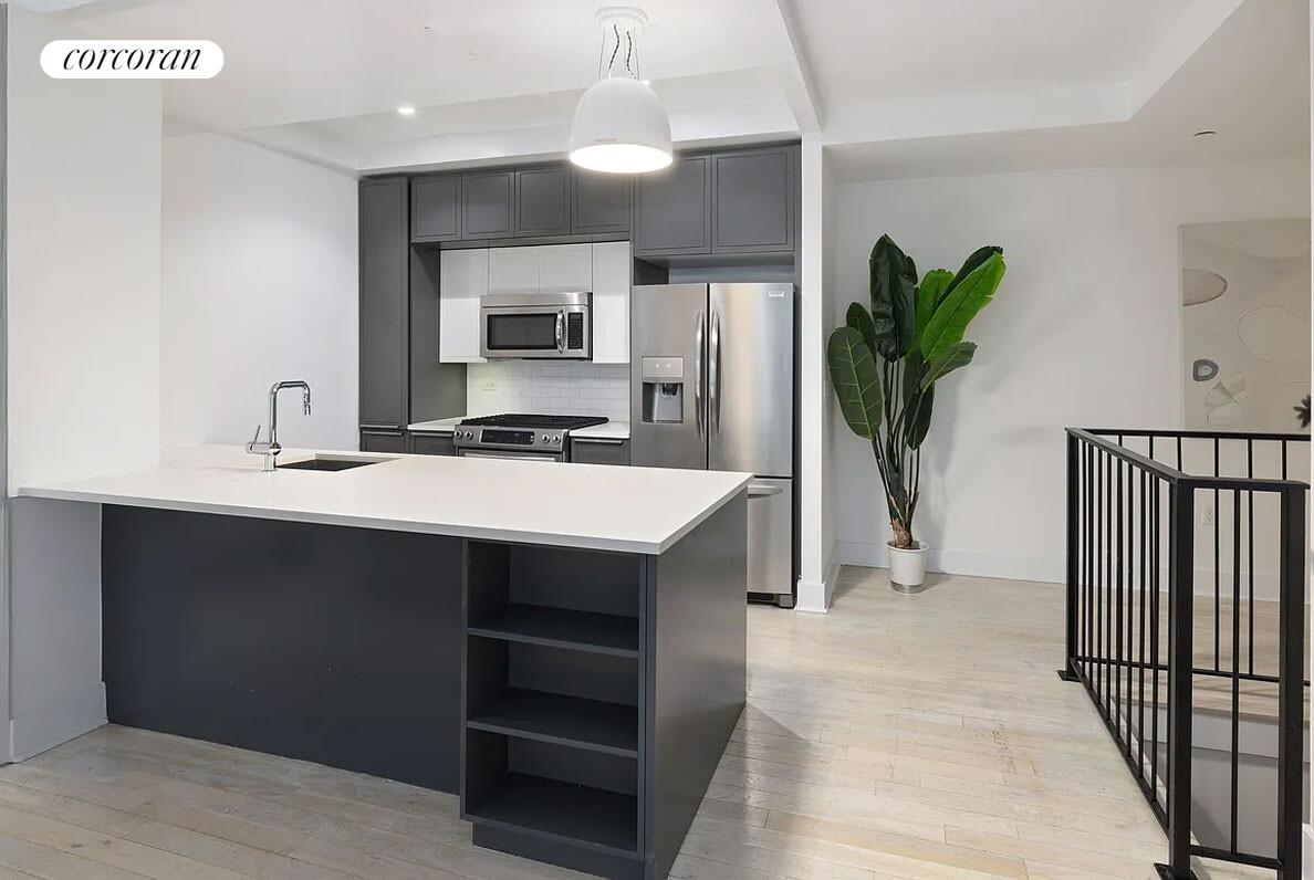 416 W 52ND Street TH213