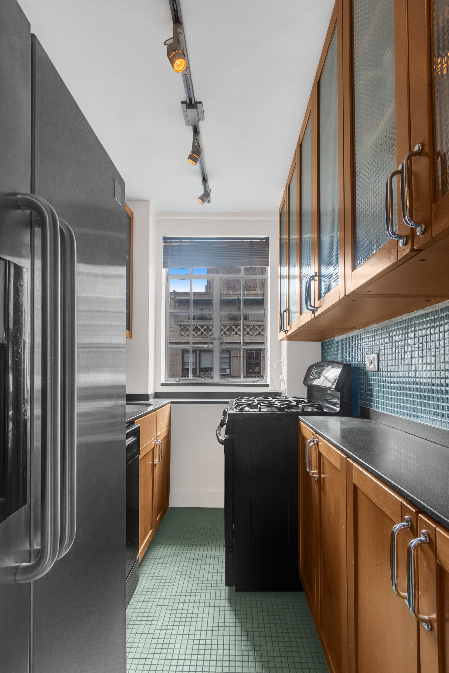 321 E 43rd Street 1009