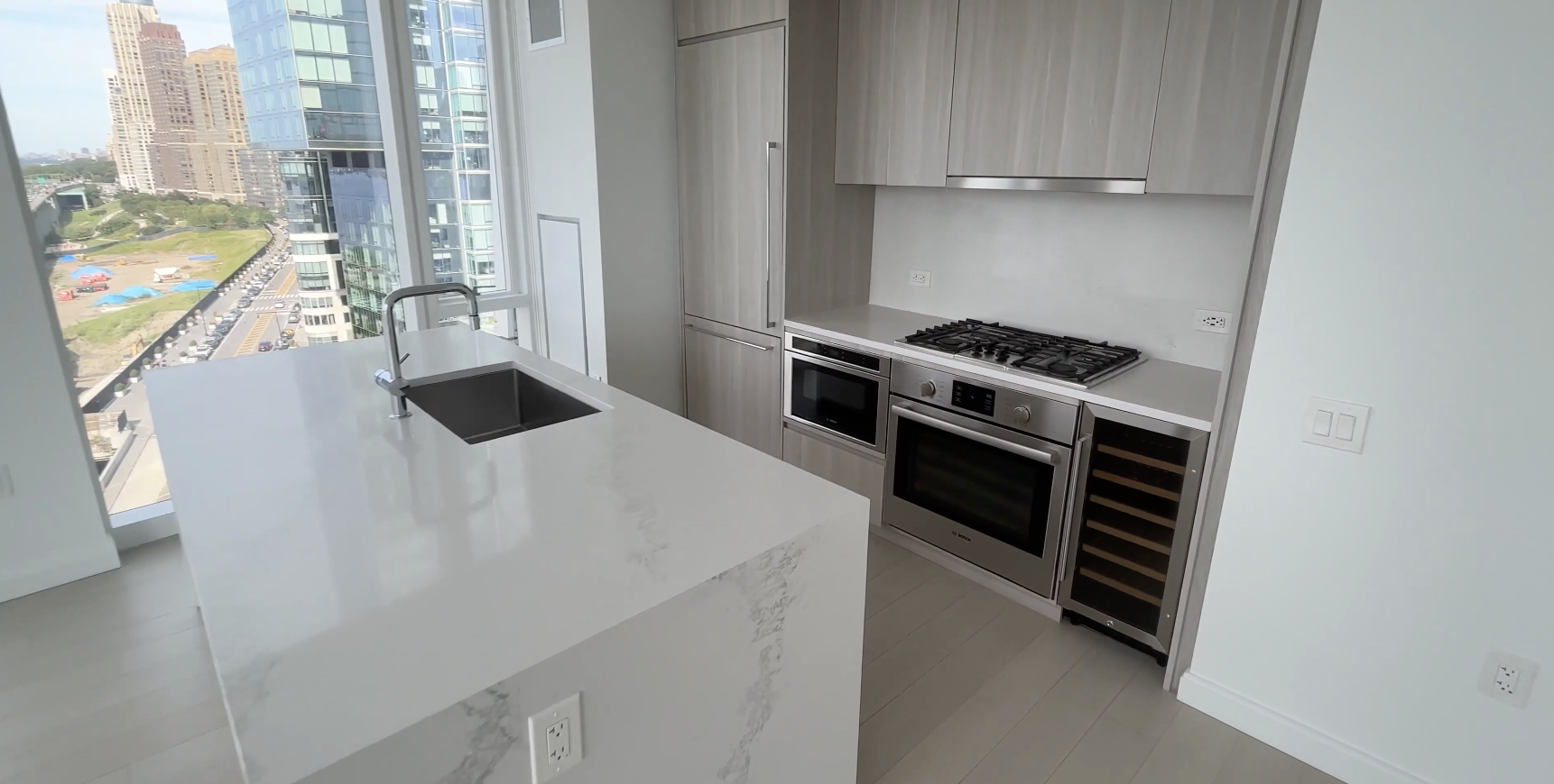 10 Riverside Boulevard 504