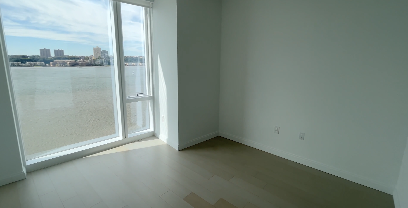 10 Riverside Boulevard 504