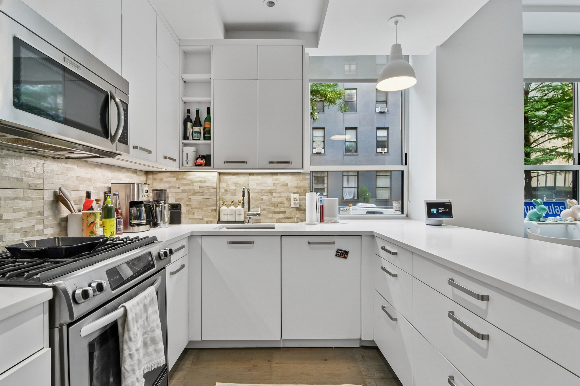 416 W 52nd Street TH214