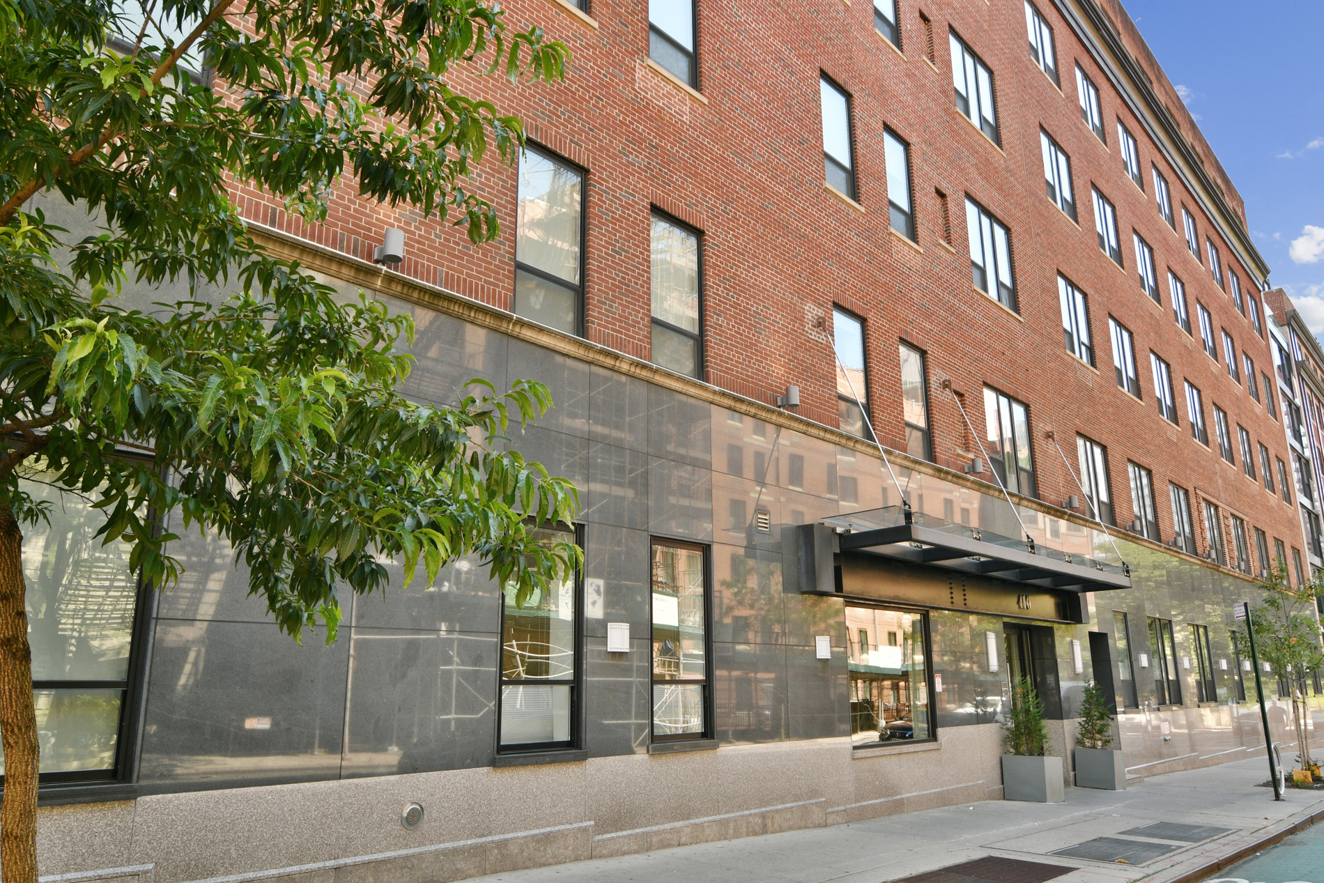 416 W 52nd Street TH214