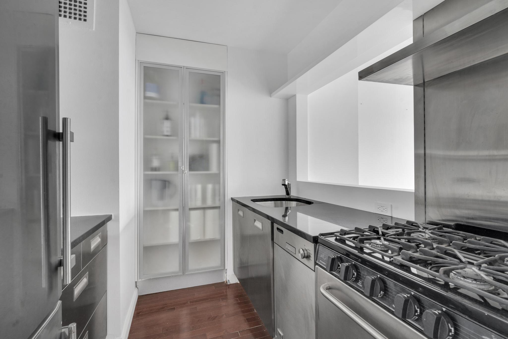 301 E 79th Street 28K