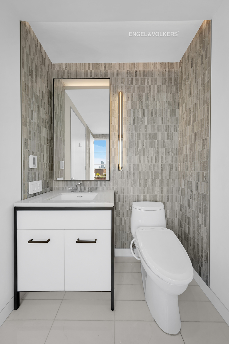 70 Charlton Street 21C