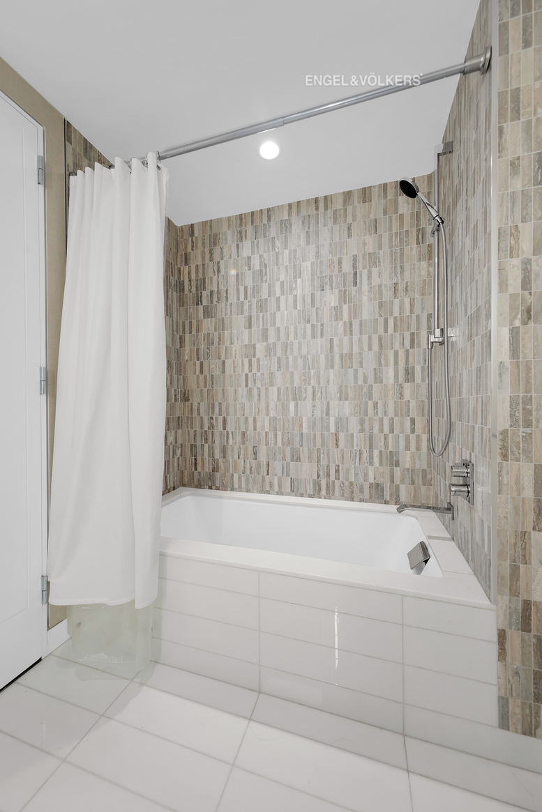 70 Charlton Street 21C