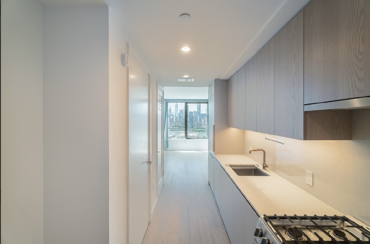 3 Court Square 3001