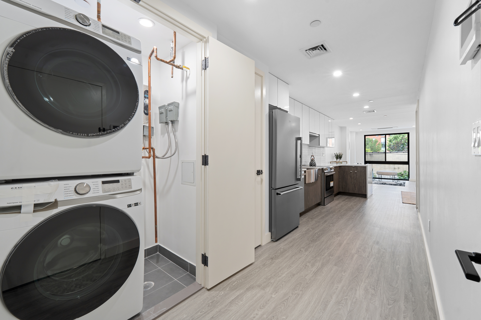 46-40 Vernon Boulevard 2B