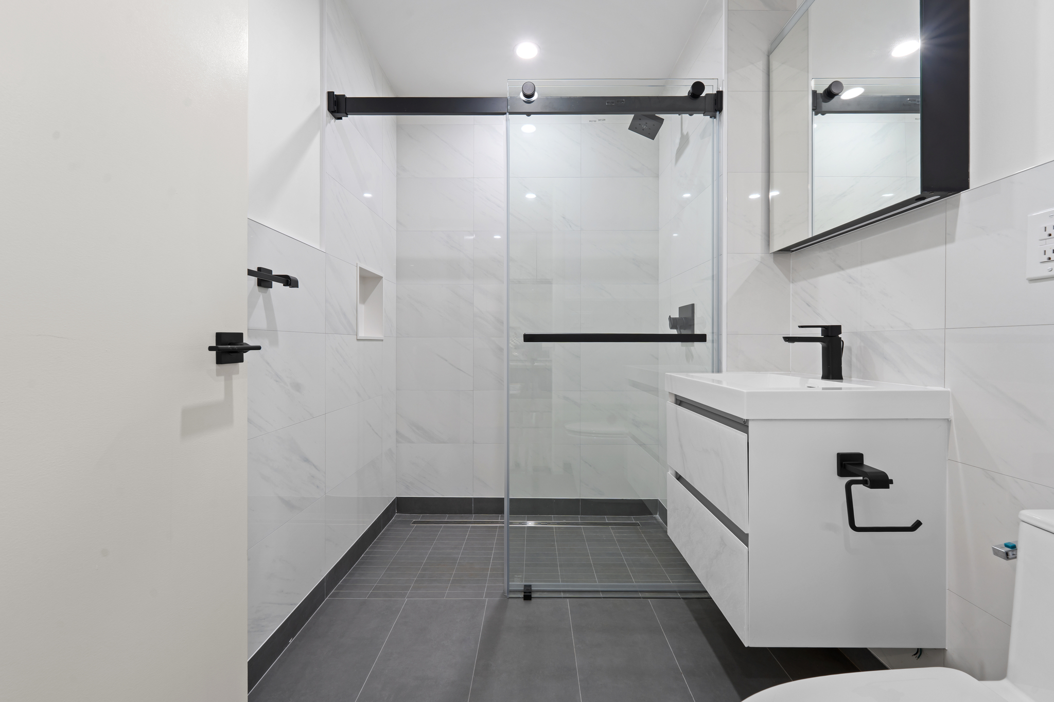 46-40 Vernon Boulevard 2B