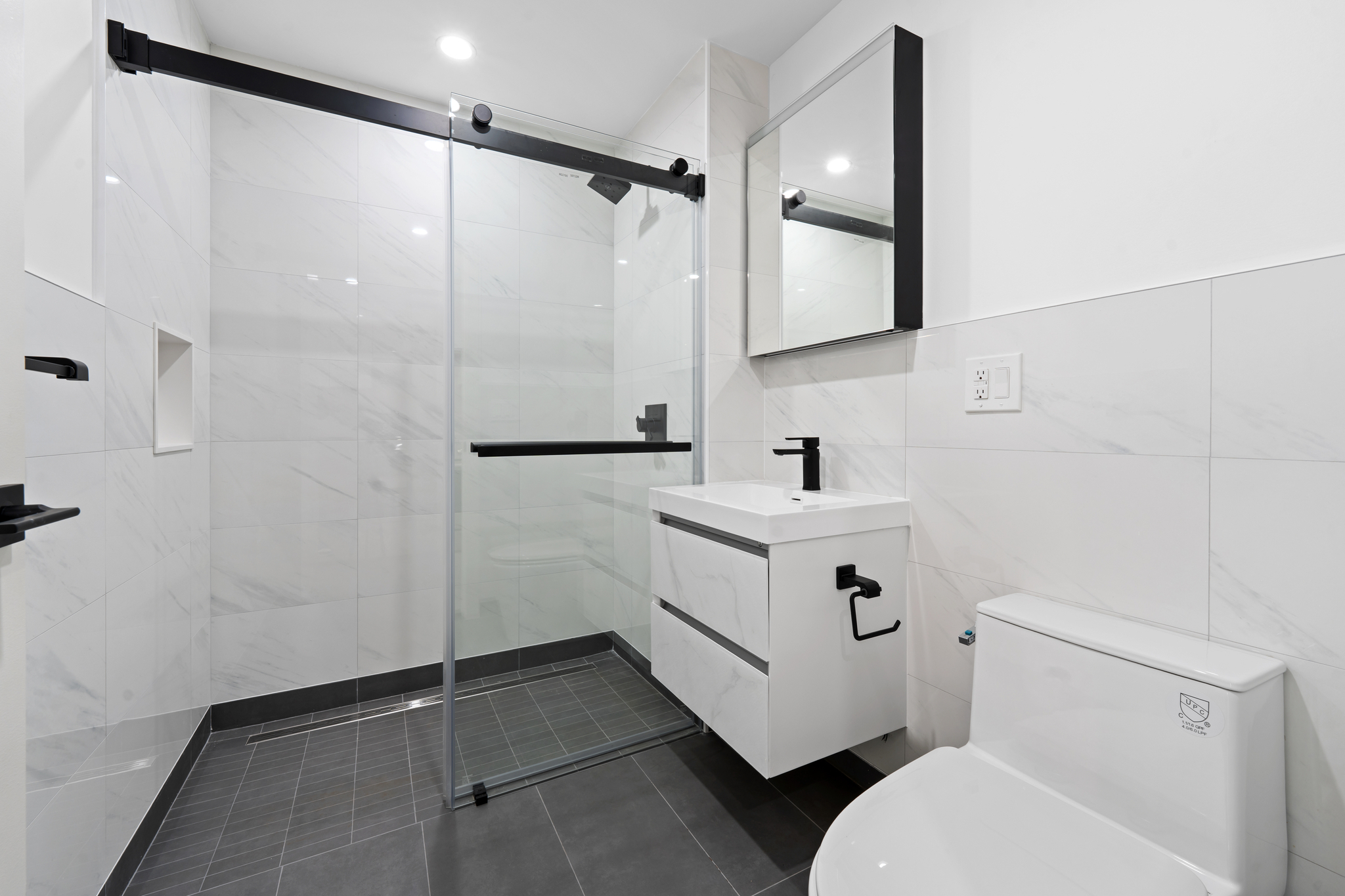 46-40 Vernon Boulevard 2B